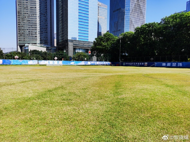 深足草坪管理人员入驻广州赛区 负责养护训练场地