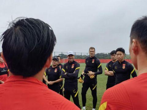 媒体人：加入3名超龄球员后 U23国足仍有很大软肋