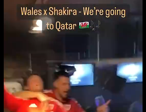 晋级世界杯！威尔士球迷酒吧唱夏奇拉名曲《Waka Waka》