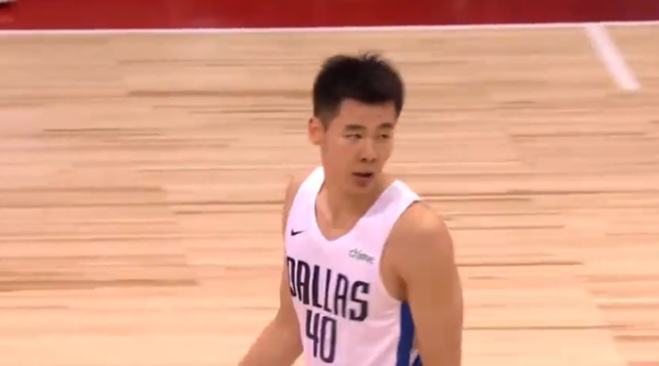 中国德比！郭昊文NBA夏联首秀轰9分，张镇麟空接被犯规险受伤