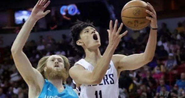 中国男篮4少逐梦NBA现状！曾凡博打退堂鼓回国，郭、张谁是遮羞布