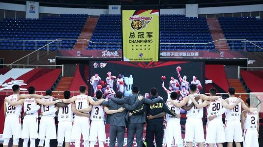 广东队新赛季阵容基本确定!12人大名单清晰 杜锋压力大 广东队新赛季阵容基本确定!12人大名单清晰 杜锋压力大