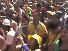 不可思议！内马尔加时赛打破僵局，巴西国内球迷疯狂庆祝！
